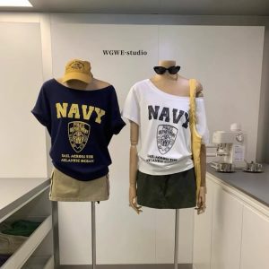 Nacely｜隨性街頭甜辣感・復古字母印花寬鬆Tee Y7113